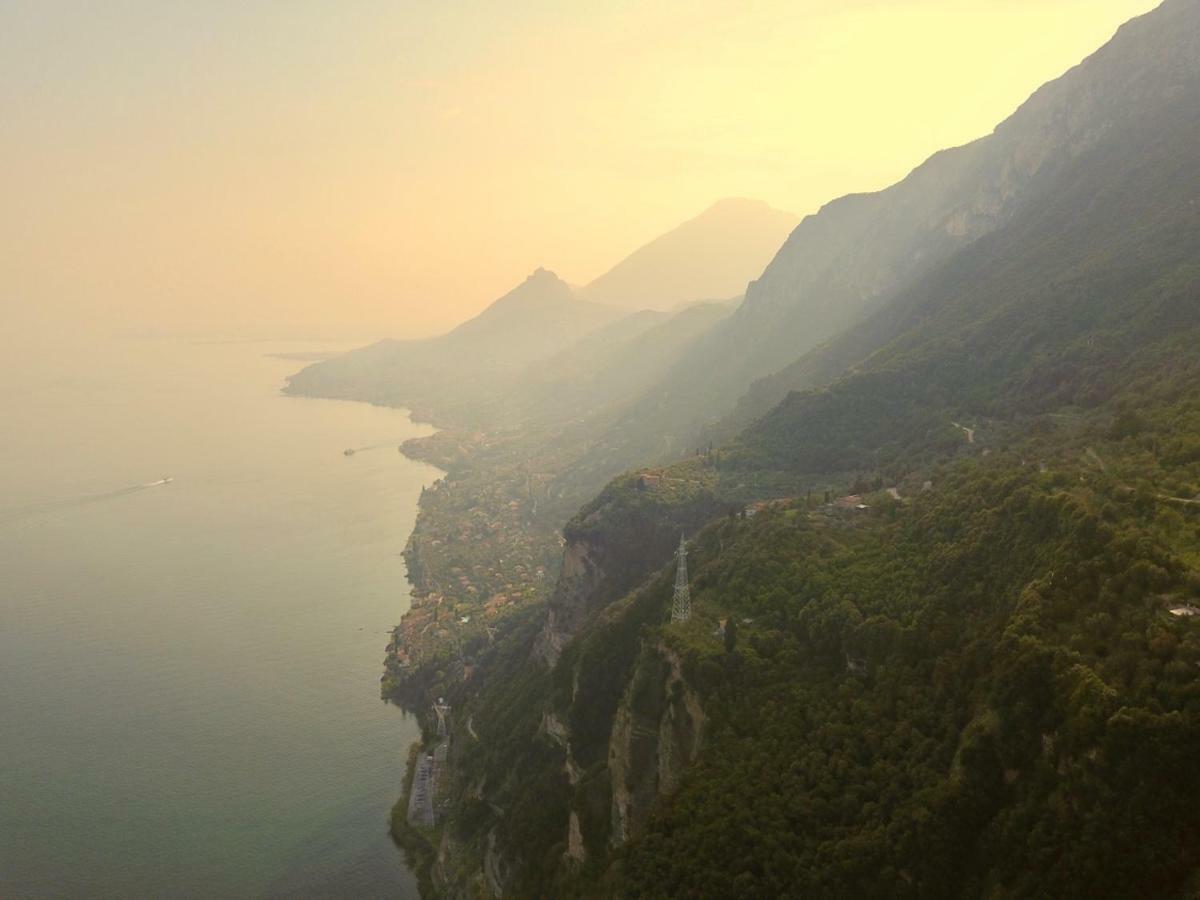 Borgo Al Tempo Perduto Villa Gargnano Exteriör bild
